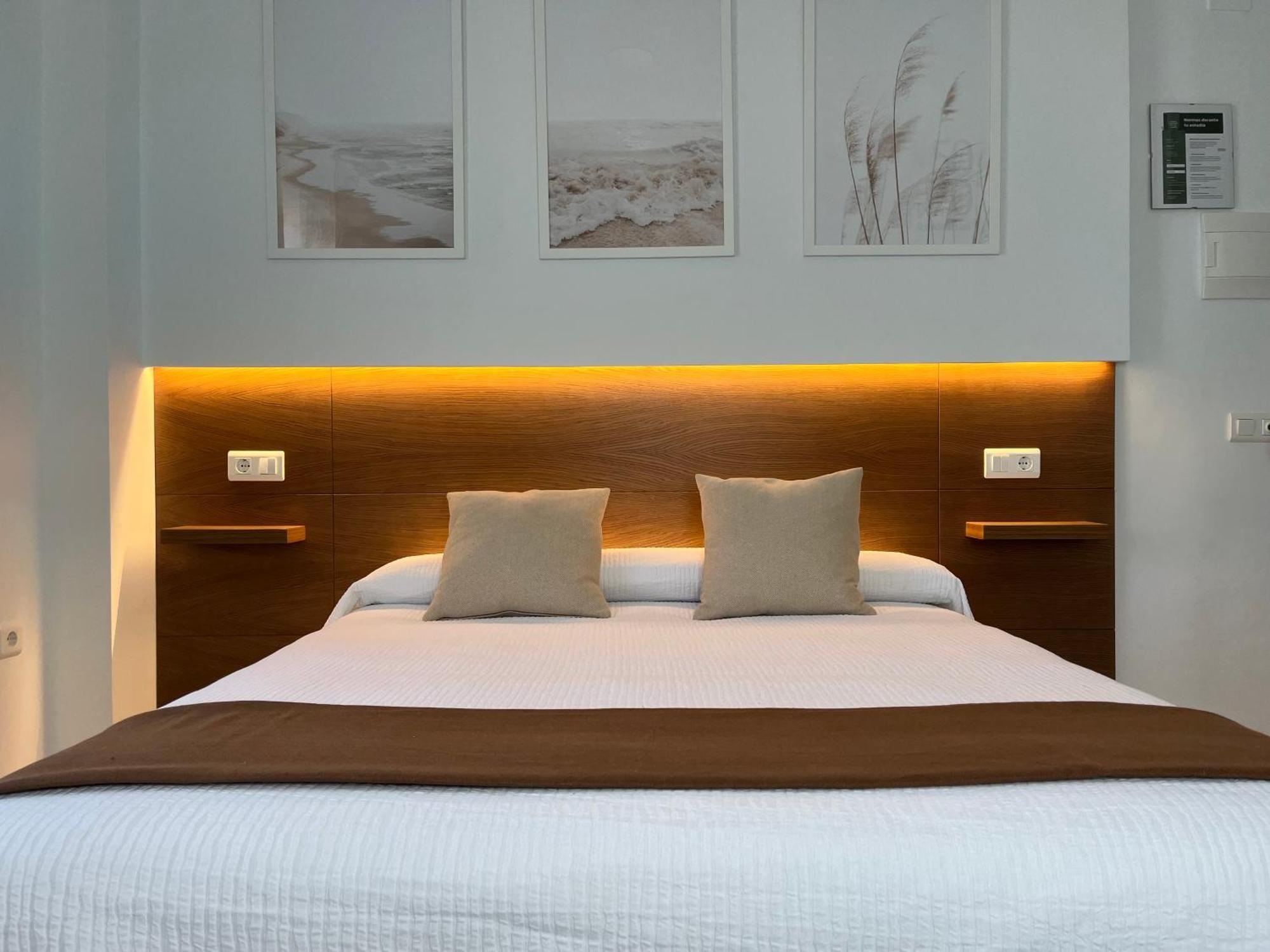 Hostal Parador De Los Llanos Torreorgaz Kültér fotó