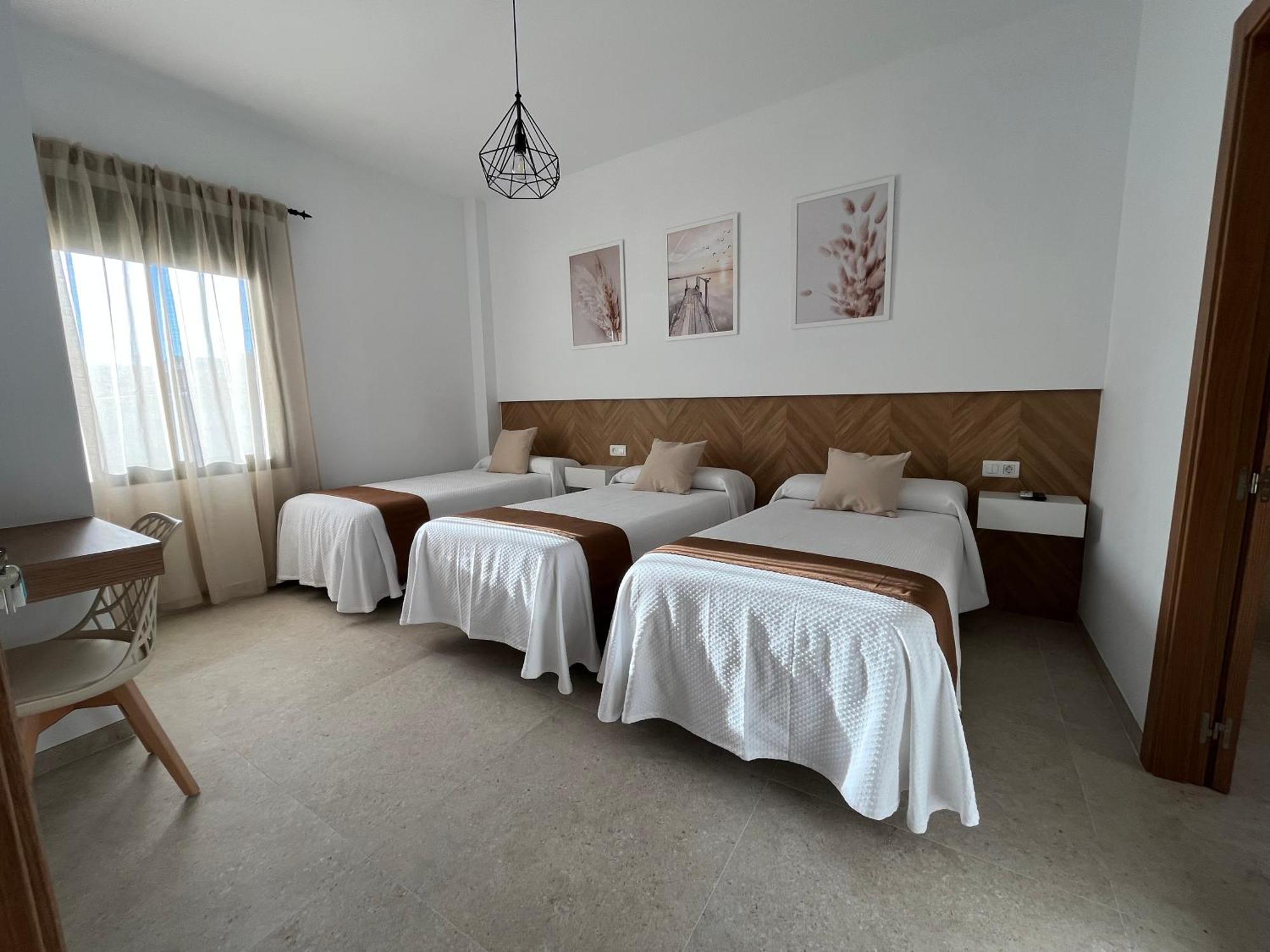 Hostal Parador De Los Llanos Torreorgaz Kültér fotó