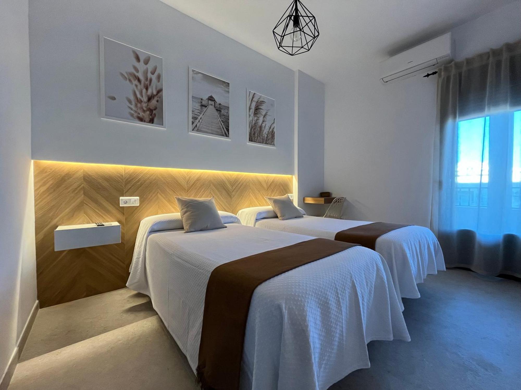 Hostal Parador De Los Llanos Torreorgaz Kültér fotó