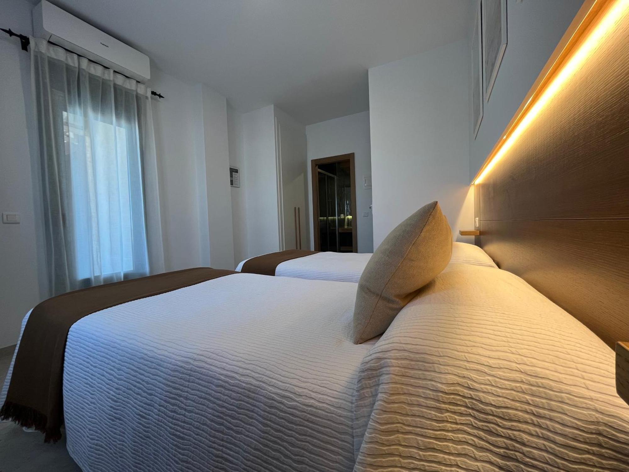 Hostal Parador De Los Llanos Torreorgaz Kültér fotó